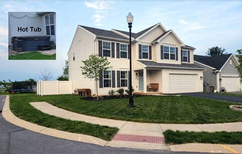 Modern 5 bed house w/ game room, hot tub + parking