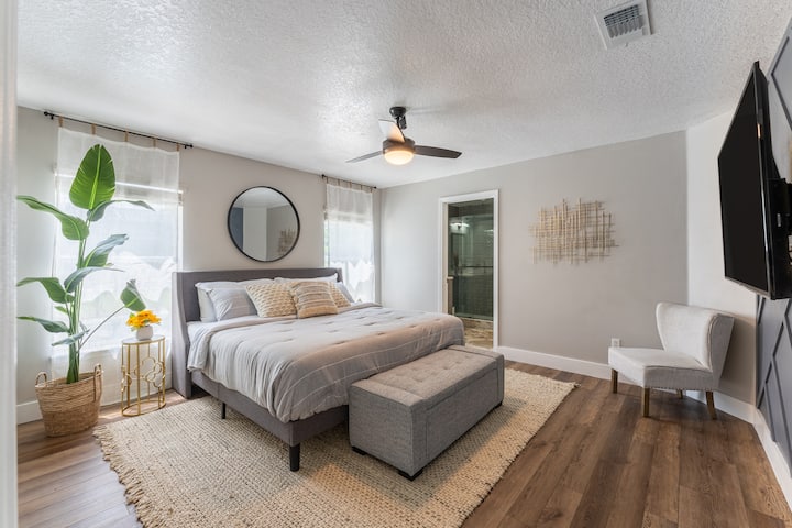 Chumba cha kulala cha Master #2 na King size Tempur-Pedic foam /kitanda kilicho na bafu