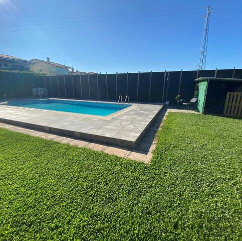 private house for groups/ families with pool,quiet gallery image 3