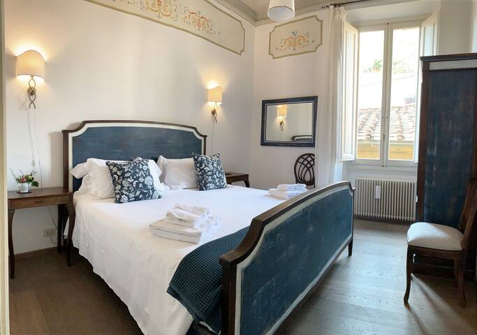 Florence Duomo Penthouse with terrace gallery image 5