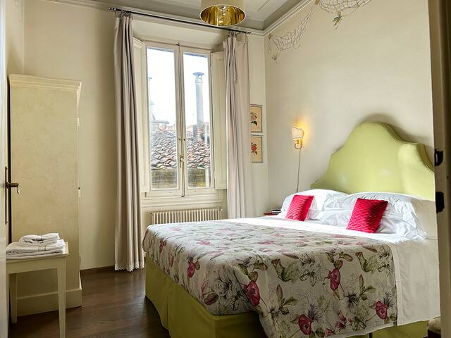 Florence Duomo Penthouse with terrace gallery image 4