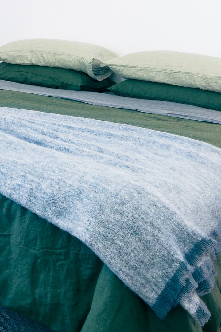 Детали за постелнина на главната спална соба 