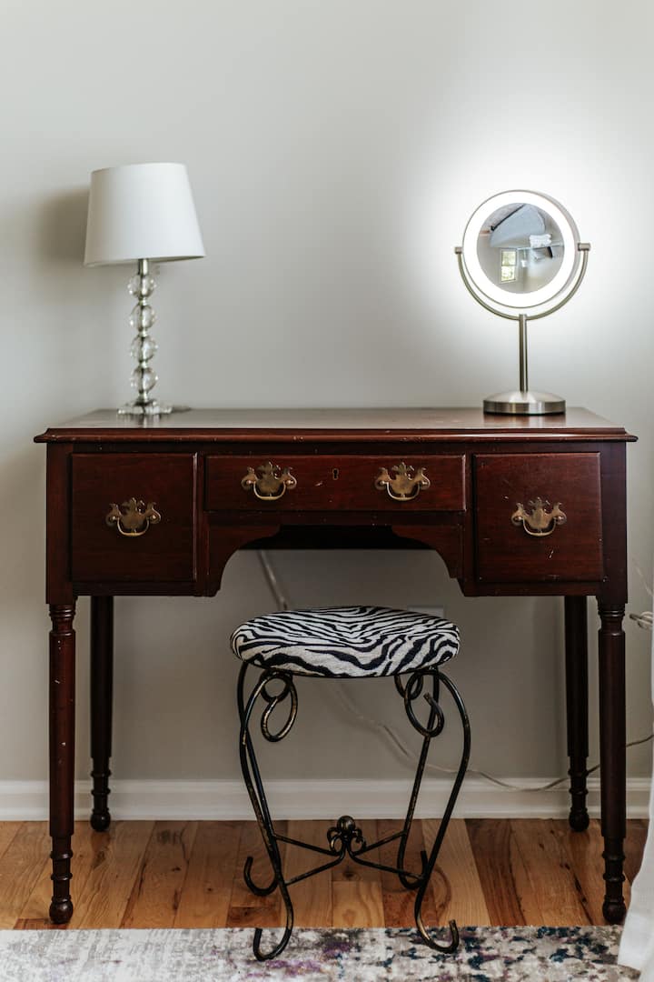 Грим суета в основната спалня