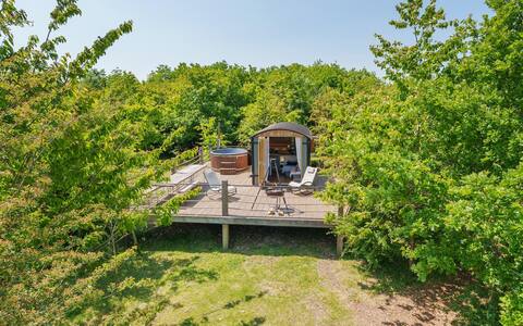 'Deer Cabin' with stunning view & hot tub option