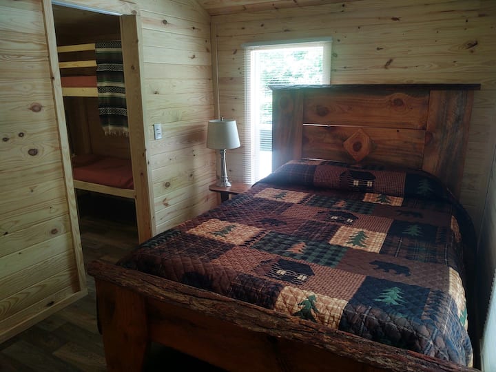 主卧（标准双人床）