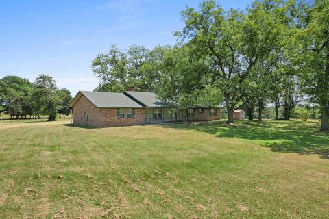 Relaxing Hilltop Farm House