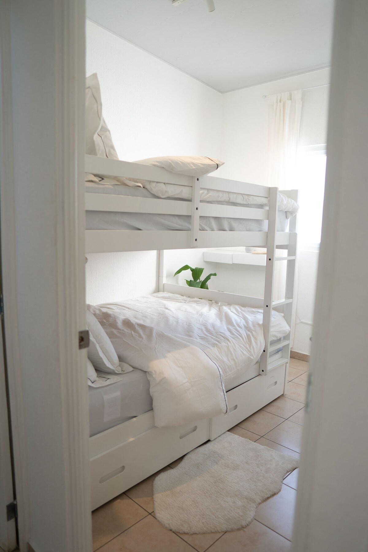 Queen size Bunk Beds/ Camarotes con camas Queen