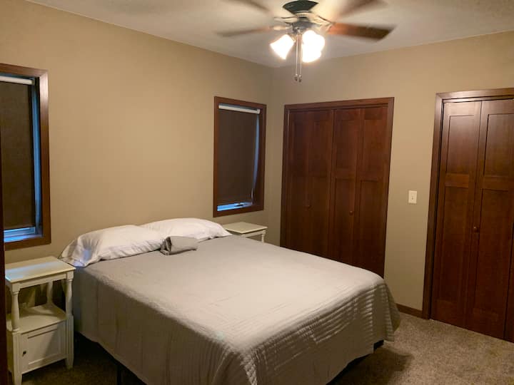Main Floor Bedroom - Queen