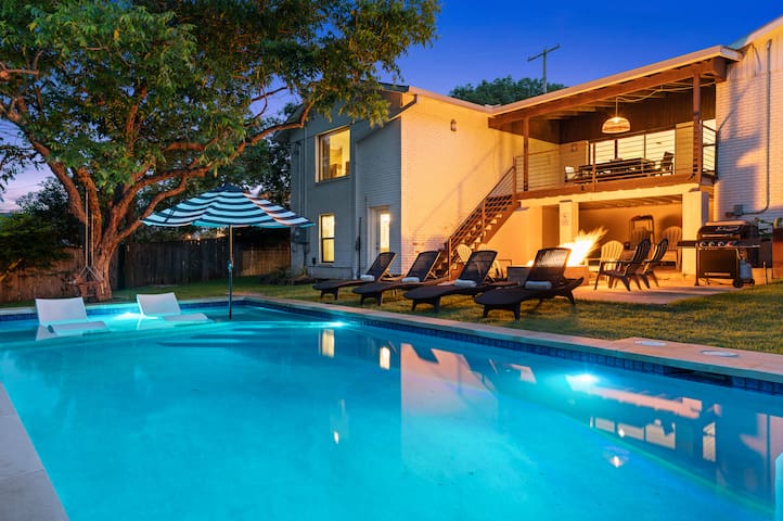 Hip Haven – HUGE POOL 1 Mi from SoCo & Downtown gallery image 5
