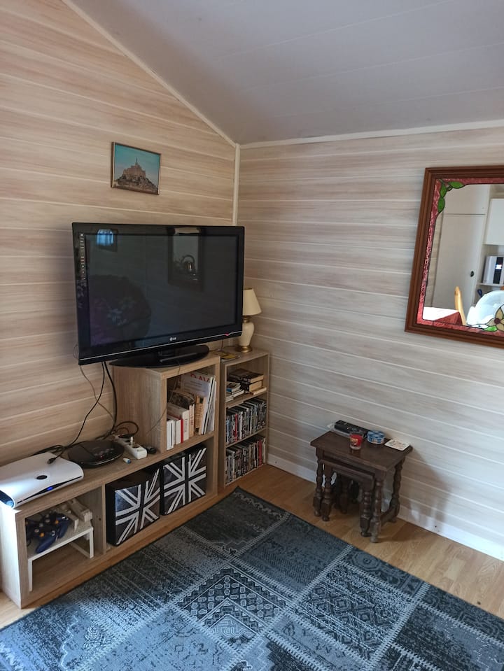 Sleepy Hollow, Wooden Chalet, Sleeps 4 - Cotentin