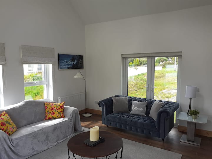 Catherine S  Beach Cottage In Portnoo/ardara. - Portnoo