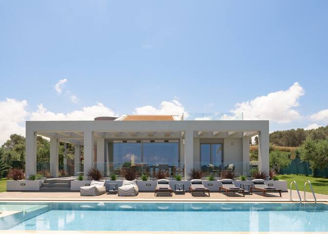 Agrielia Villa II, Graced by Heated Spa Whirlpool gallery image 3