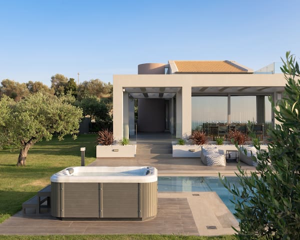 Agrielia Villa II, Graced by Heated Spa Whirlpool