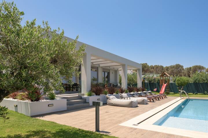 Agrielia Villa II, Graced by Heated Spa Whirlpool gallery image 5