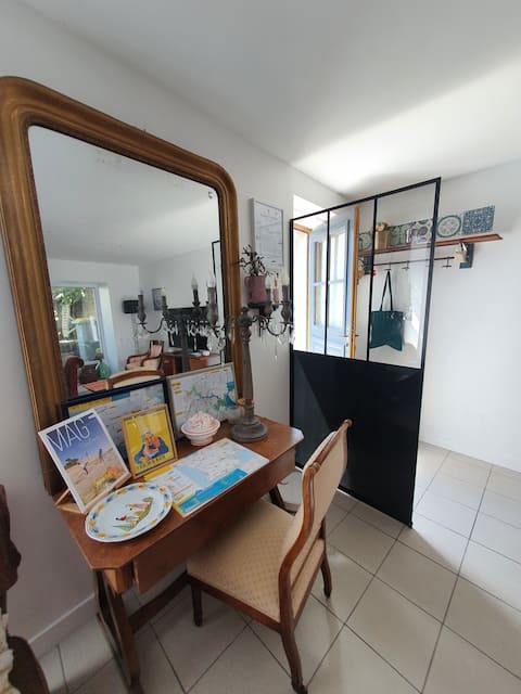 Top Airbnb: Historic district - garden - beach 10 min in Pont L'abbé
