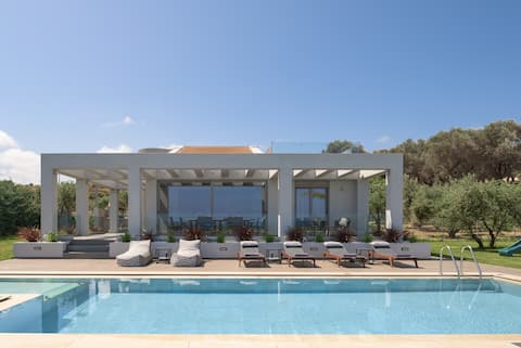 Agrielia Villa III, Embracing Heated Spa Whirlpool