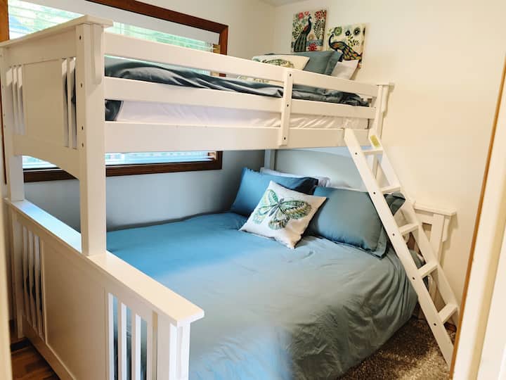 2nd Bedroom Sleeps 3!