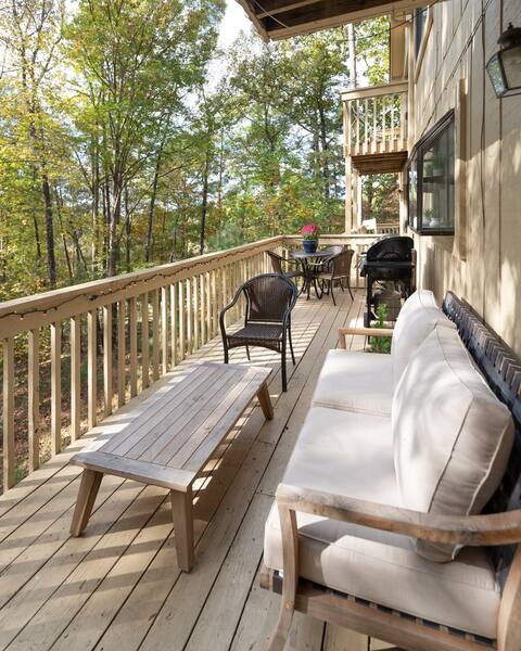 Dog Friendly Lake Keowee: Pools, Hike, Golf, Boat