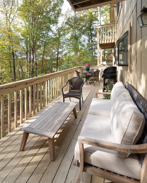Dog Friendly Lake Keowee: Pools, Hike, Golf, Boat