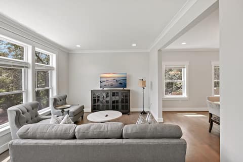 The Ultimate Luxury | Yard | Jacuzzi | Garage