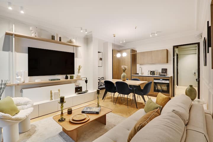 The Lander - Serviced 2BR/2BA - Champs Elysées - Flats for Rent in
