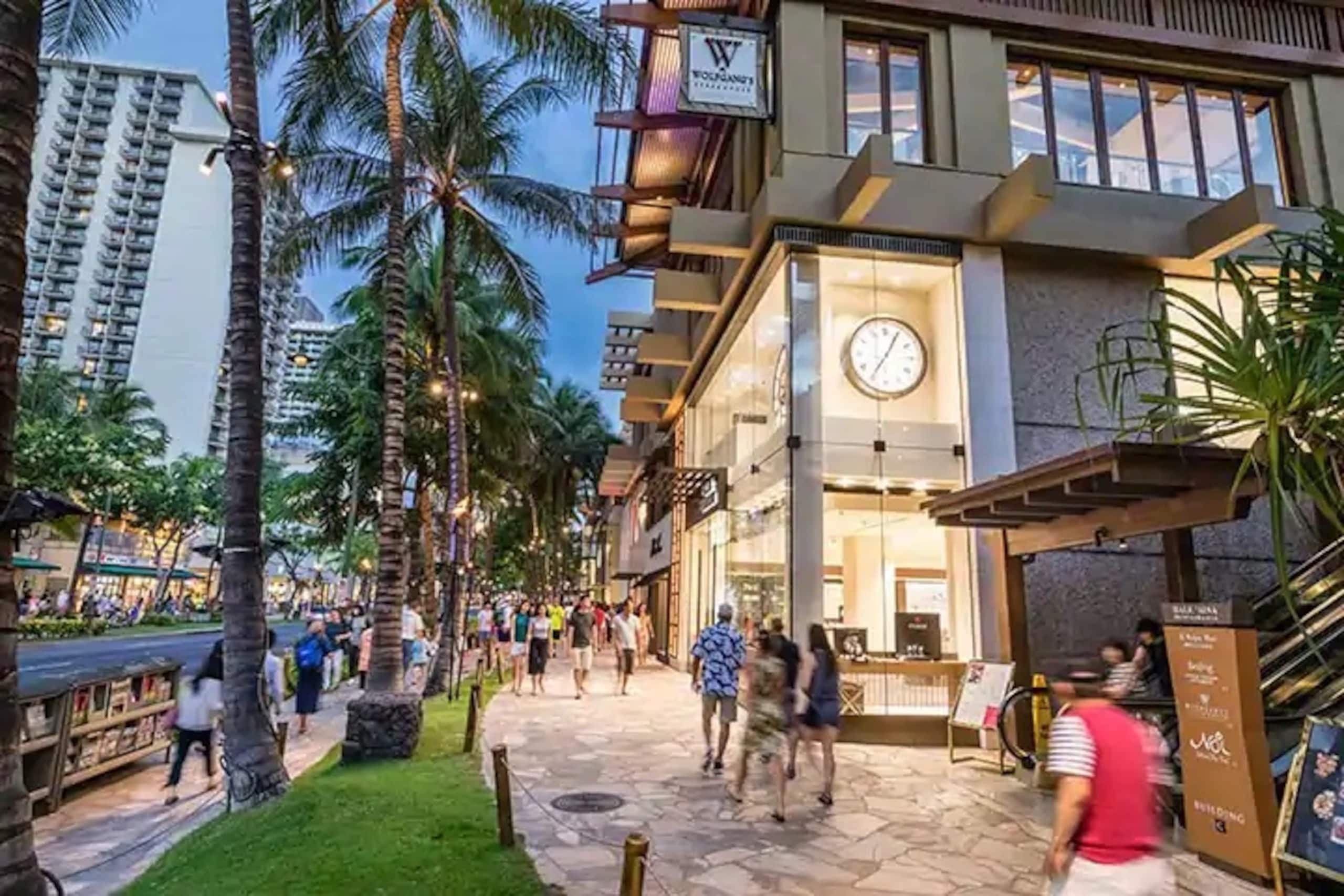 Condo in Honolulu · ★4.91 · 1 bedroom · 2 beds · 1 shared bath - Image 25