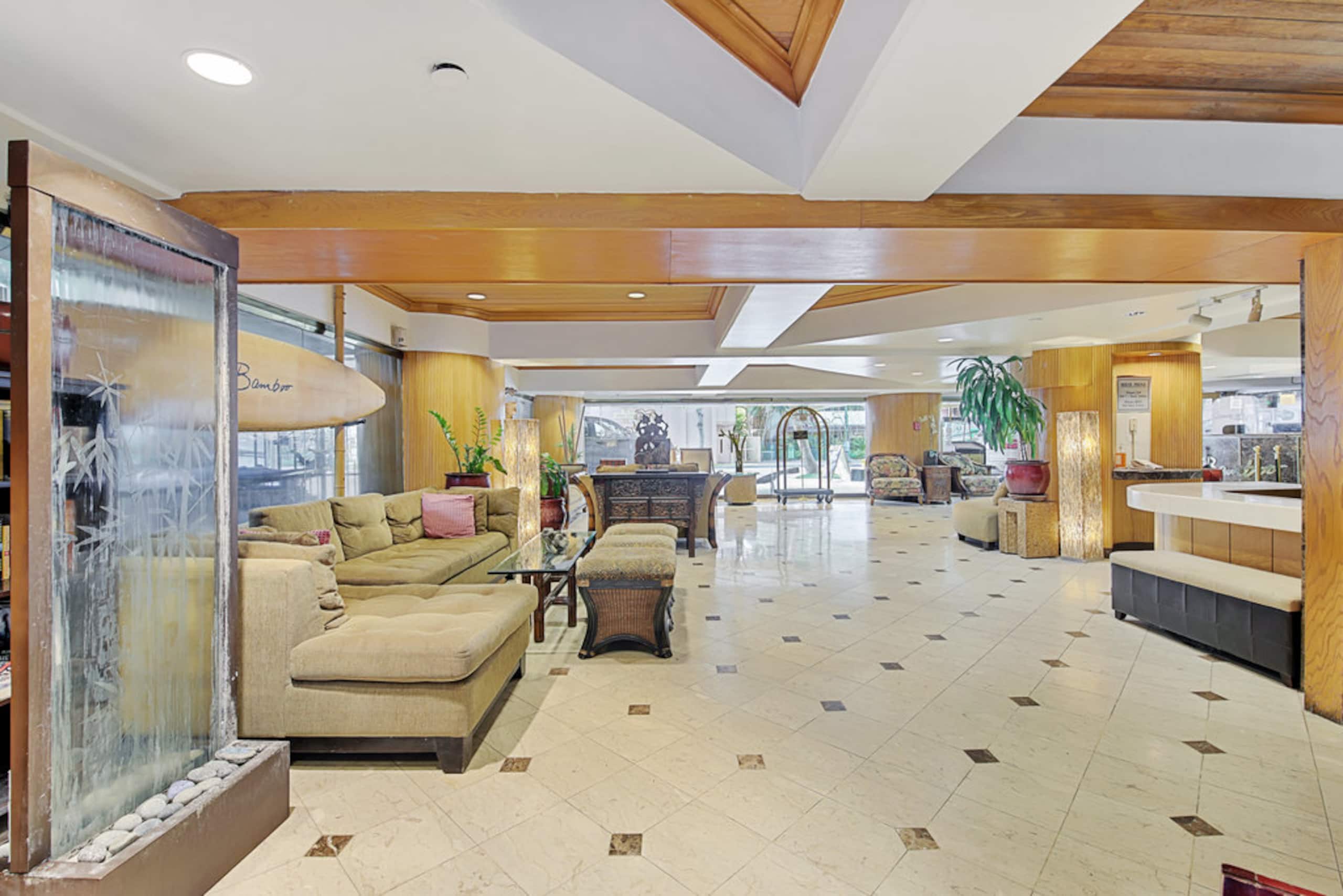 Condo in Honolulu · ★4.91 · 1 bedroom · 2 beds · 1 shared bath - Image 17