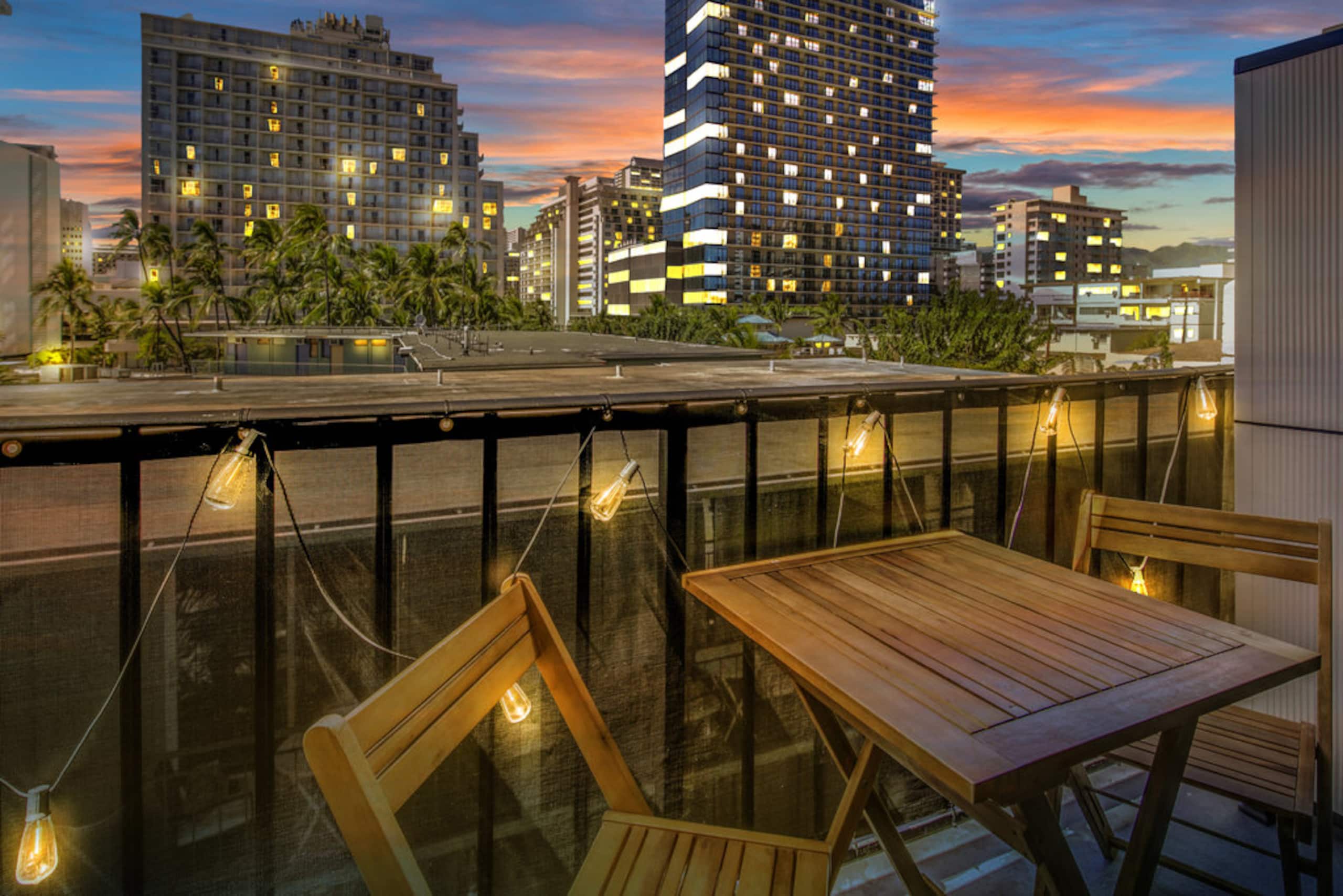 Condo in Honolulu · ★4.91 · 1 bedroom · 2 beds · 1 shared bath - Image 5
