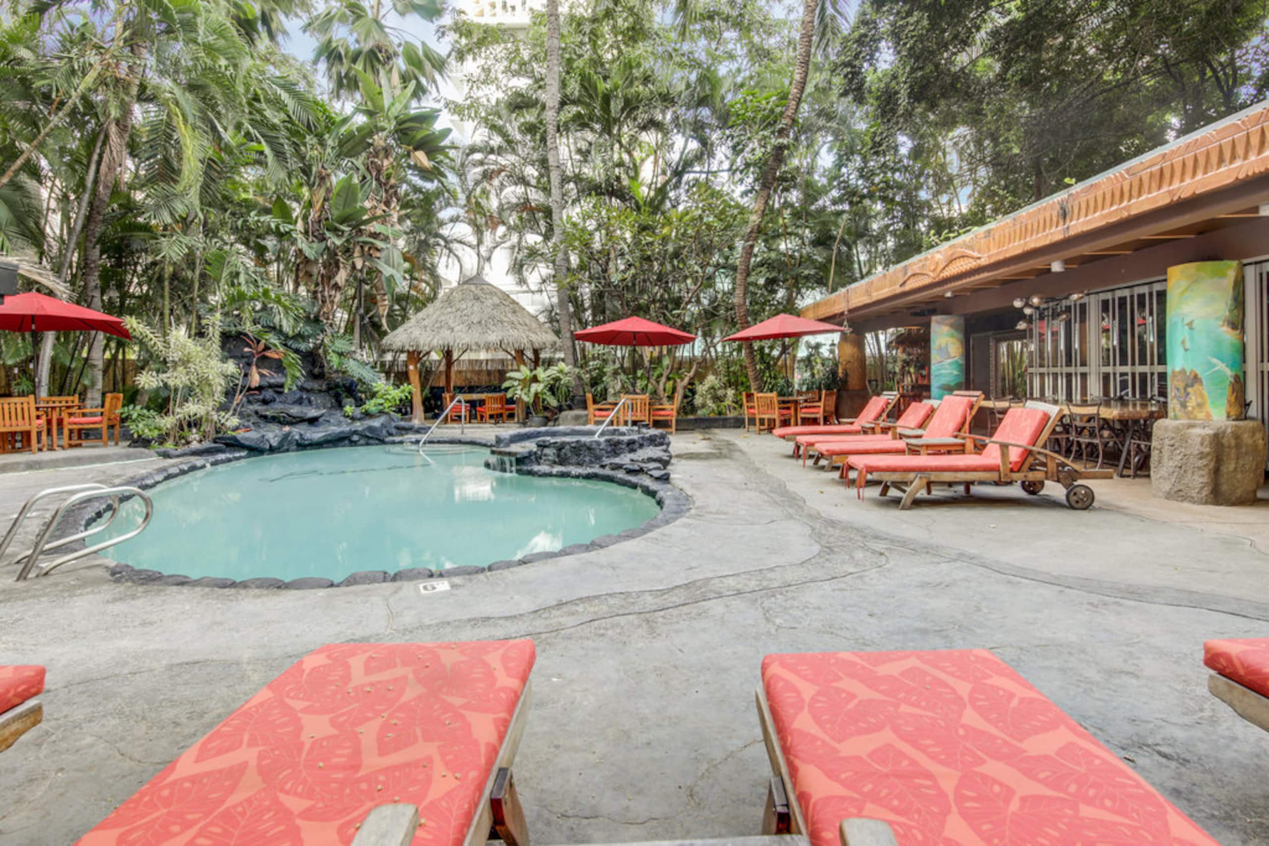 Condo in Honolulu · ★4.91 · 1 bedroom · 2 beds · 1 shared bath - Image 14