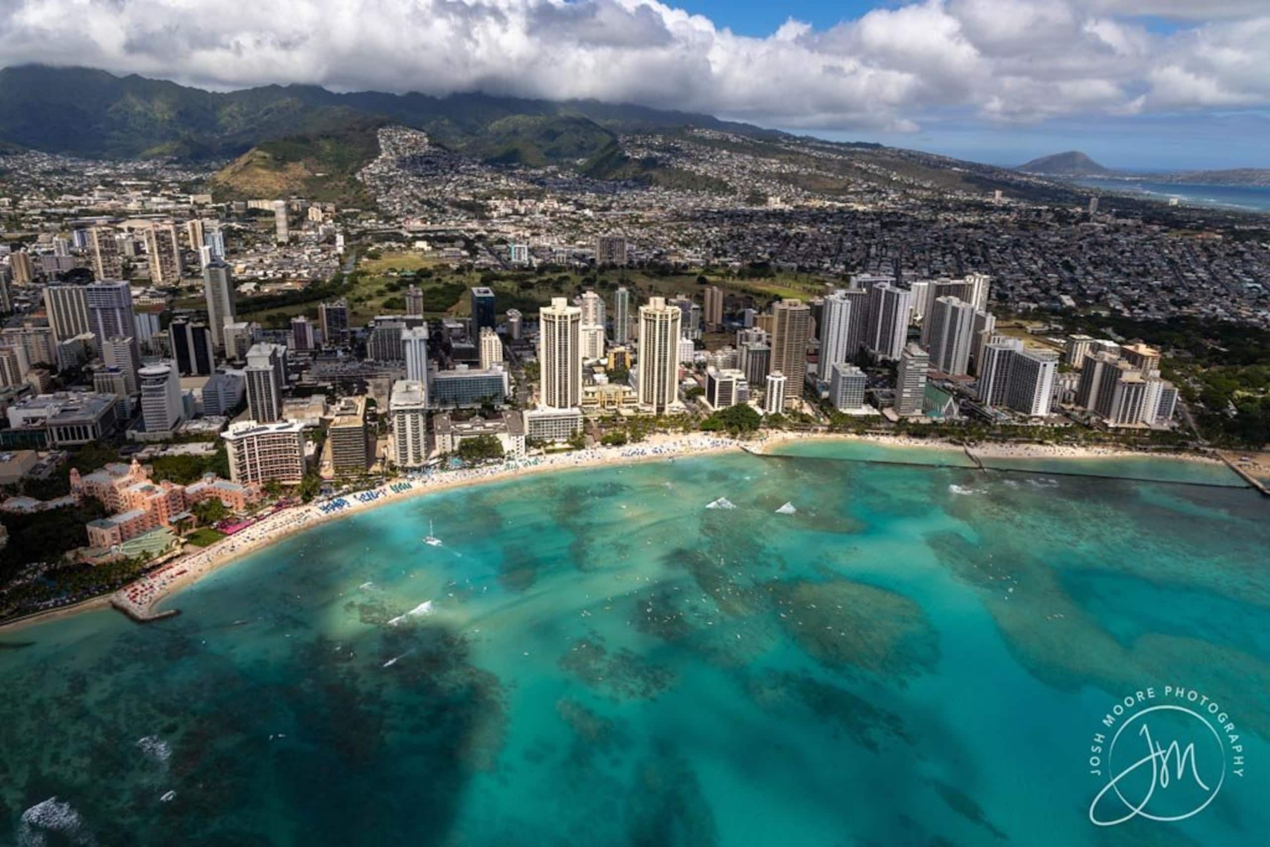 Condo in Honolulu · ★4.91 · 1 bedroom · 2 beds · 1 shared bath - Image 29