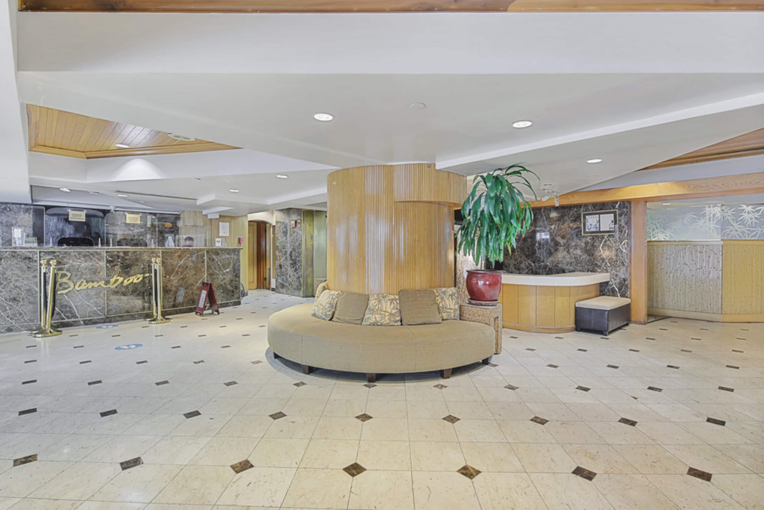 Condo in Honolulu · ★4.91 · 1 bedroom · 2 beds · 1 shared bath - Image 18