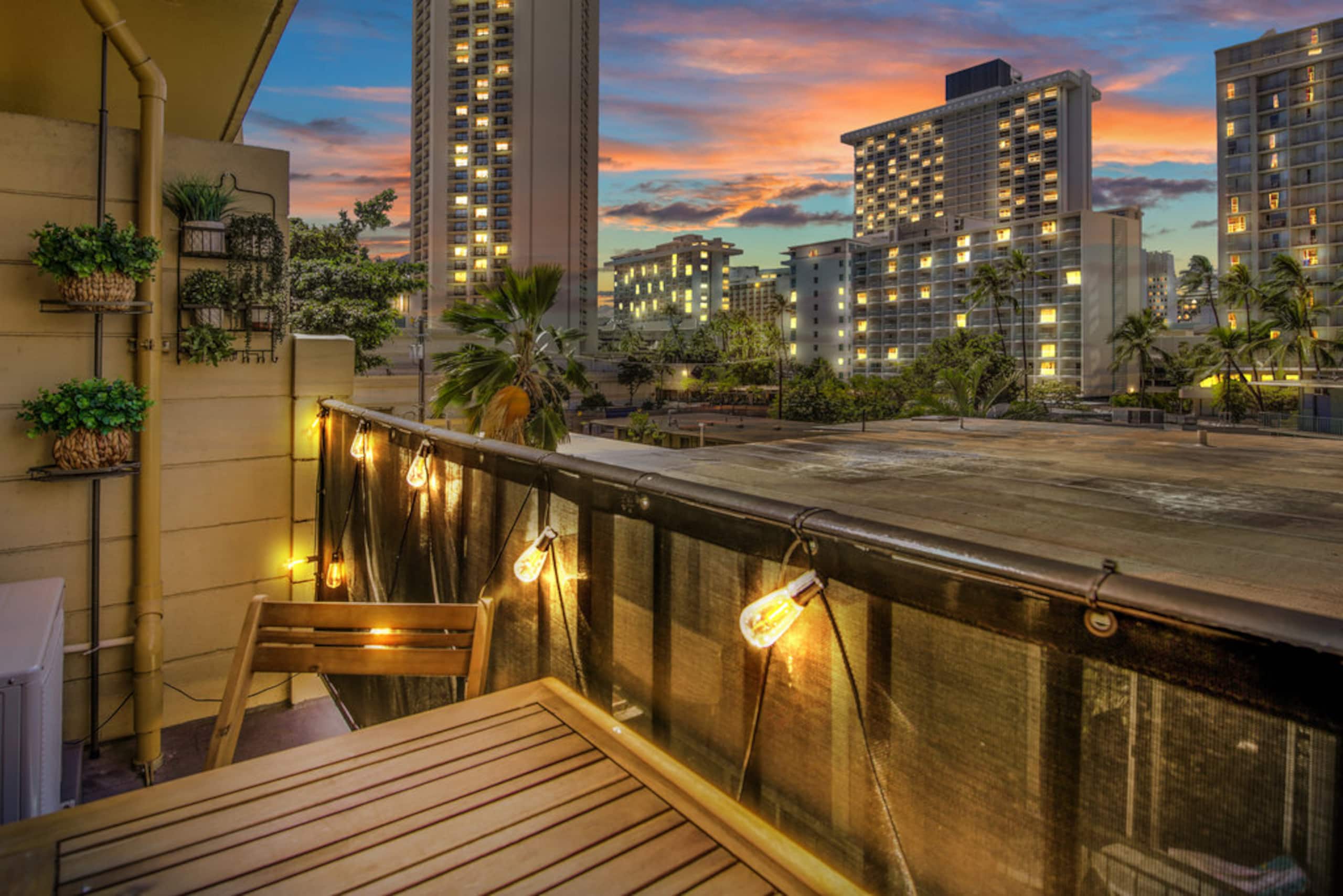 Condo in Honolulu · ★4.91 · 1 bedroom · 2 beds · 1 shared bath - Image 3
