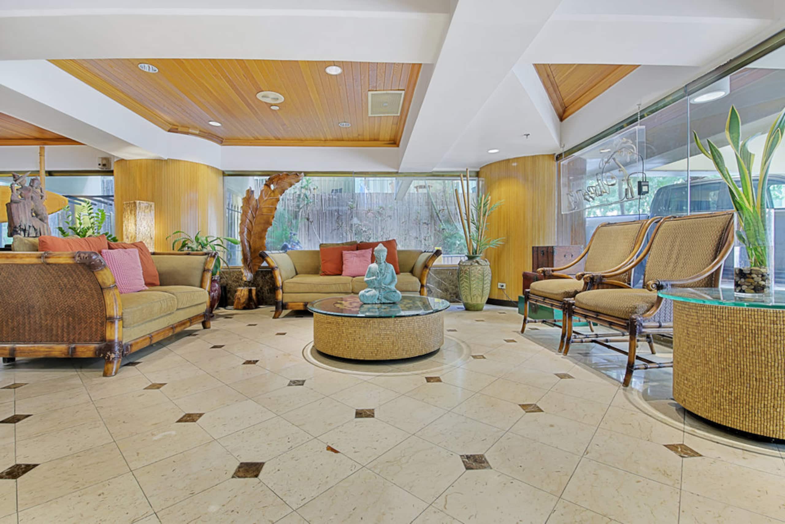 Condo in Honolulu · ★4.91 · 1 bedroom · 2 beds · 1 shared bath - Image 19