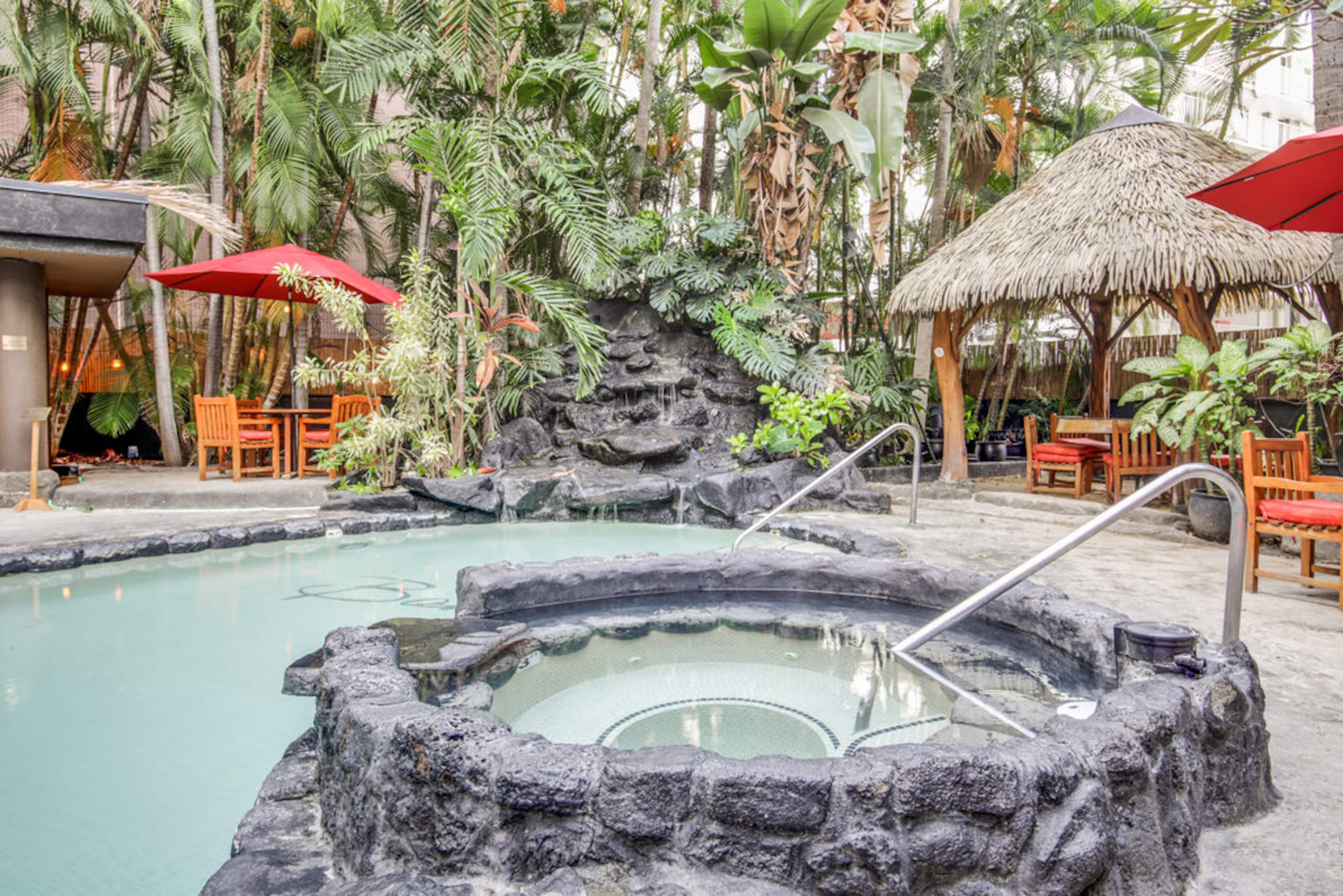 Condo in Honolulu · ★4.91 · 1 bedroom · 2 beds · 1 shared bath - Image 16