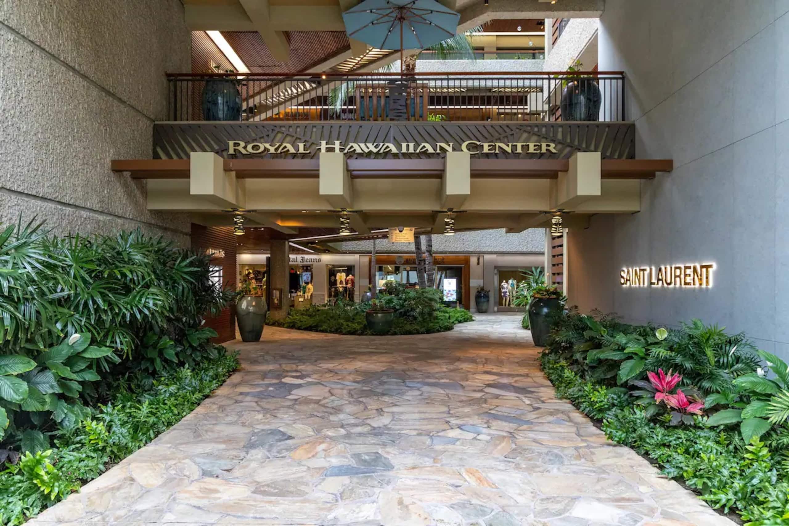 Condo in Honolulu · ★4.91 · 1 bedroom · 2 beds · 1 shared bath - Image 21