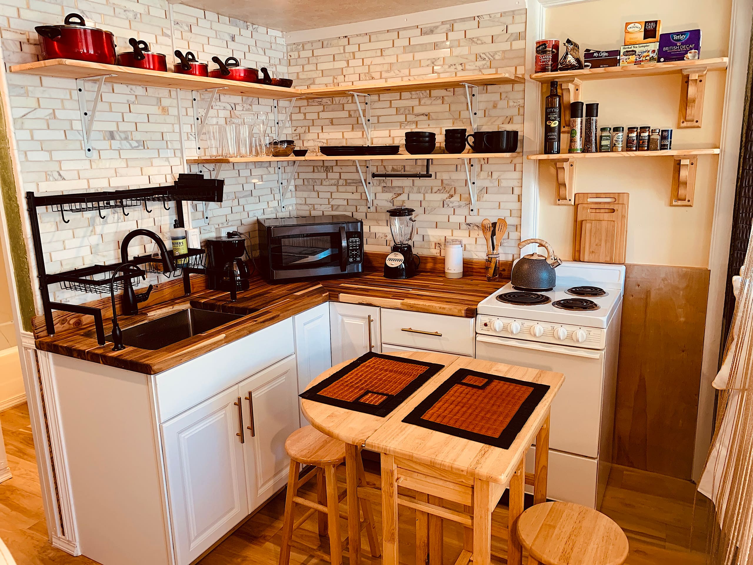 Condo in Honolulu · ★4.81 · 1 bedroom · 1 bed · 1 private bath - Image 2