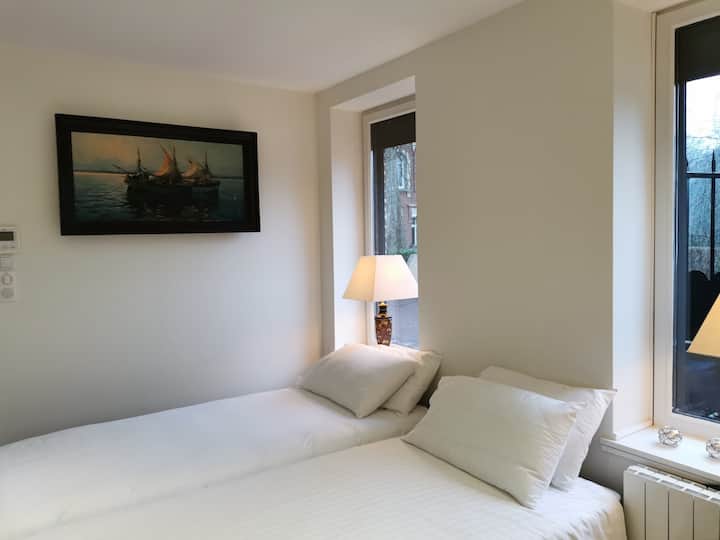 ห้องนอน 4 เตียงขนาด 90X200 2 เตียงหรือเตียงขนาดคิงไซส์เก้าอี้โซฟา 1 ตัวชัตเตอร์ไฟฟ้า Nespresso... 