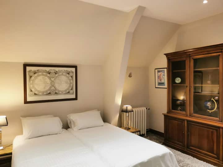 ห้องนอนเลอ โคลส์ เลขที่ 2: เตียงเดี่ยว 2 เตียงหรือเตียงคิงไซส์ 1 เตียง