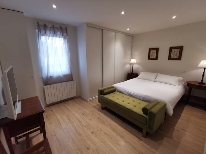 ห้องนอนลากองซิเออร์จีหมายเลข 4: เตียงเดี่ยว 2 เตียงหรือเตียงคิงไซส์ 1 เตียง