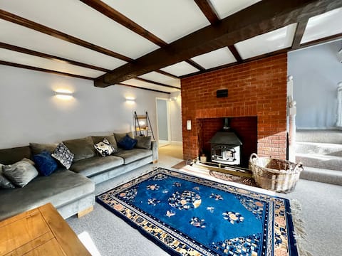 Top Airbnb: Detached 2 bed property in secluded gardens in Norfolk