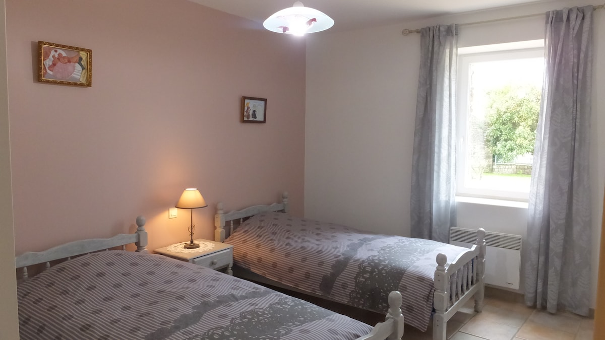 chumba cha kulala n°2  kwenye ghorofa ya chini na Kusini (2 vitanda katika 90): 12m²