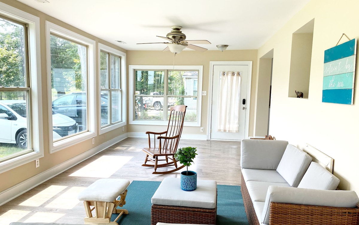 ห้องด้านหน้าวิวบ่อน้ำและชีวิตน้ำเหมาะสำหรับการอ่านหนังสือและเพลิดเพลินกับเครื่องดื่มเย็นๆ