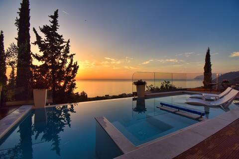 Casa Tramonto Sea View  Private Heated Pool