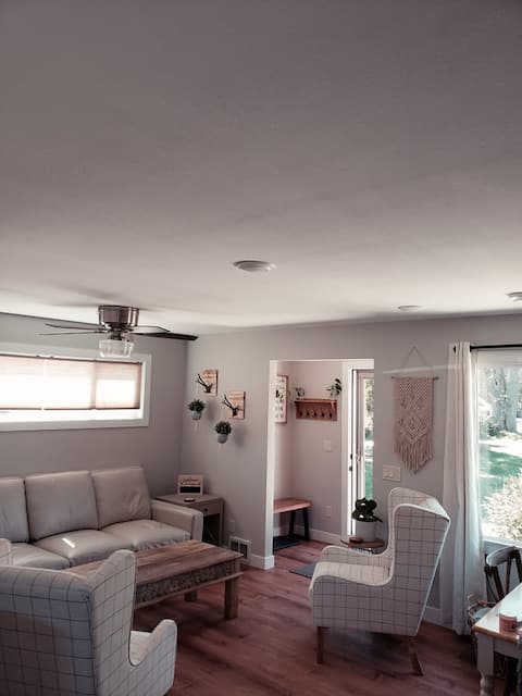 Cozy one bedroom cottage near lake Michigan!