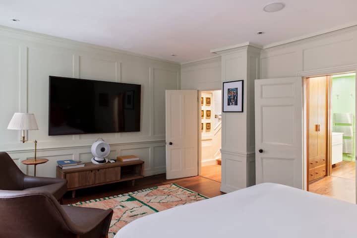 غرفة النوم الرئيسية