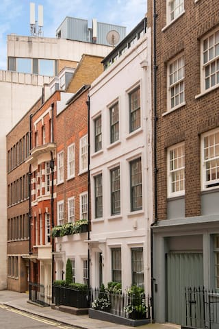 Your own elegant home in the very heart of London.