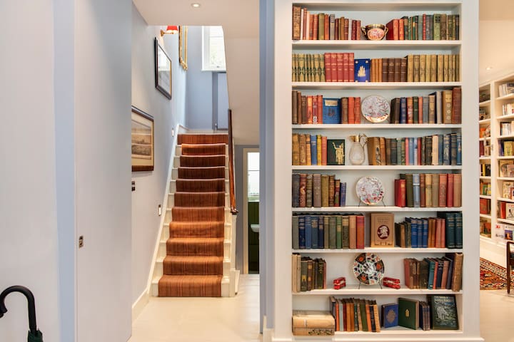 Your own elegant home in the very heart of London. gallery image 3