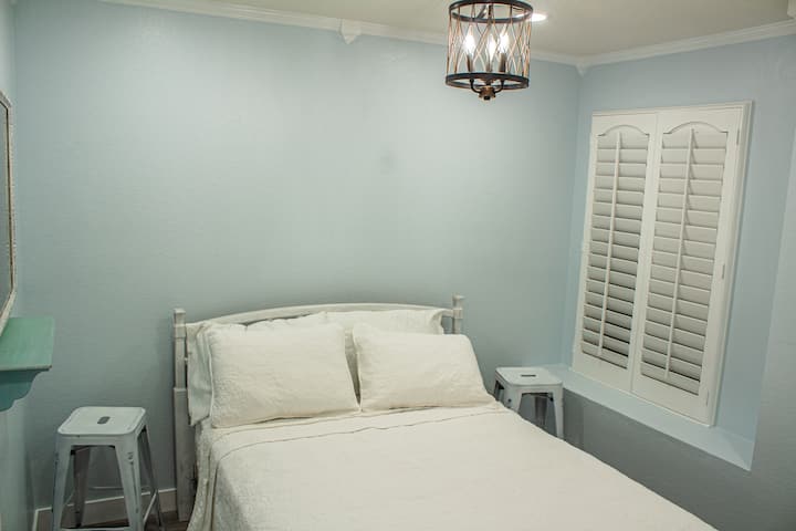 Bedroom 2 

Enjoy a cozy Full-size bed with adjustable mood lighting and a USB plugin to charge your electronics 