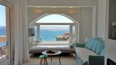 Top performing Airbnb: Isalo Villa - Seafront Villa South Crete Escape in Δήμος Σητείας