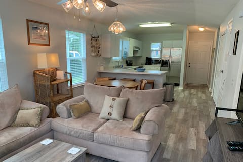 Successful Airbnb property: Lake Here Beach Near Cottage between 2 beaches! in Pensacola / Ferry Pass / Brent